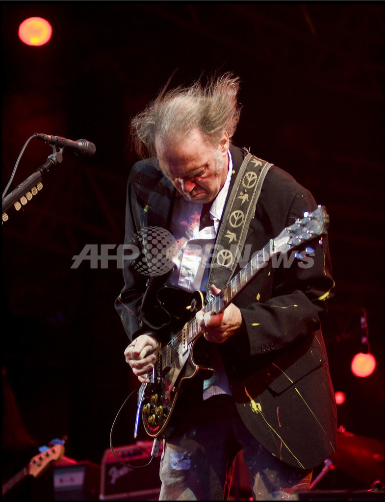 北欧最大の野外音楽フェス「ロスキレ・フェスティバル」3日目、ニール・ヤングら登場