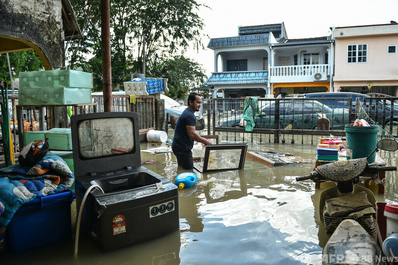 マレーシア洪水 14人死亡、7万人超避難