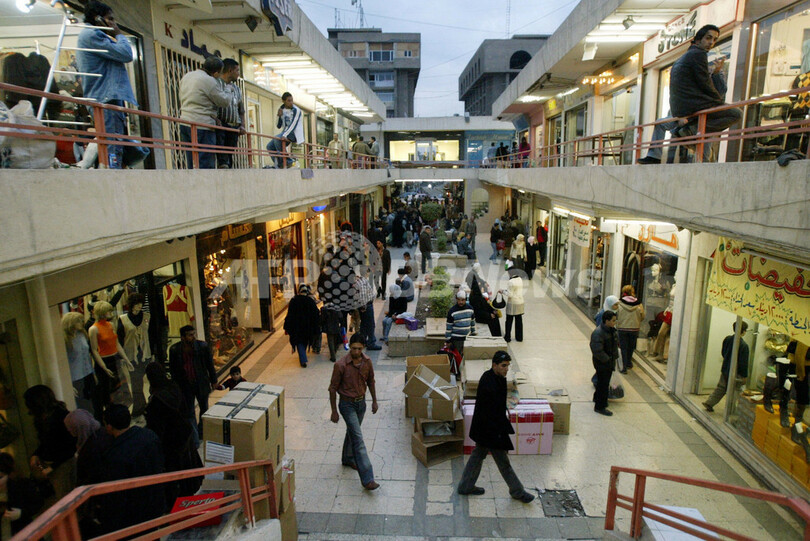 イラクの治安状況の改善で、市場やショッピングモールが盛況