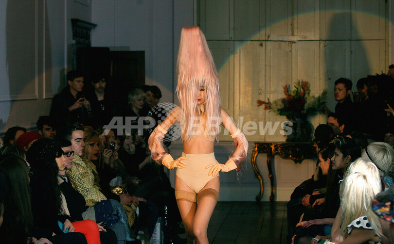 ＜09/10年秋冬ロンドン・コレクション＞CHARLIE LE MINDU、新作を発表