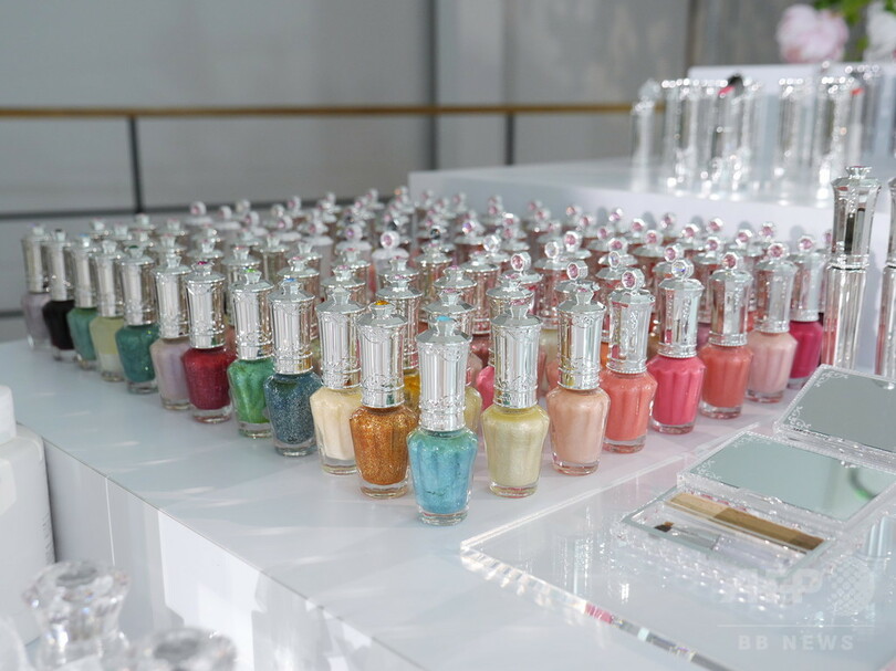 ジルスチュアート ビューティ、10周年記念パーティ開催