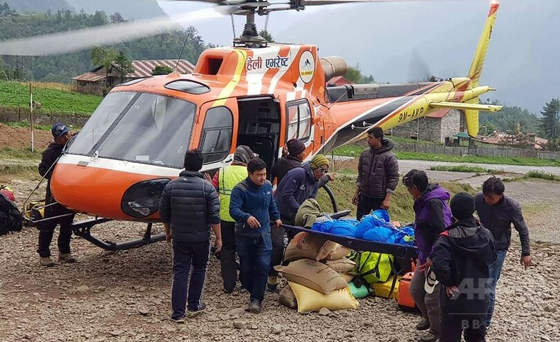 エベレストで死亡した登山家の栗城さん、ヘリで遺体搬送