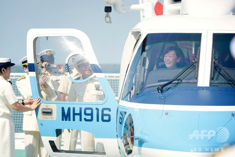 豪訪問の安倍首相夫妻、旧日本軍の潜水艦乗組員を追悼