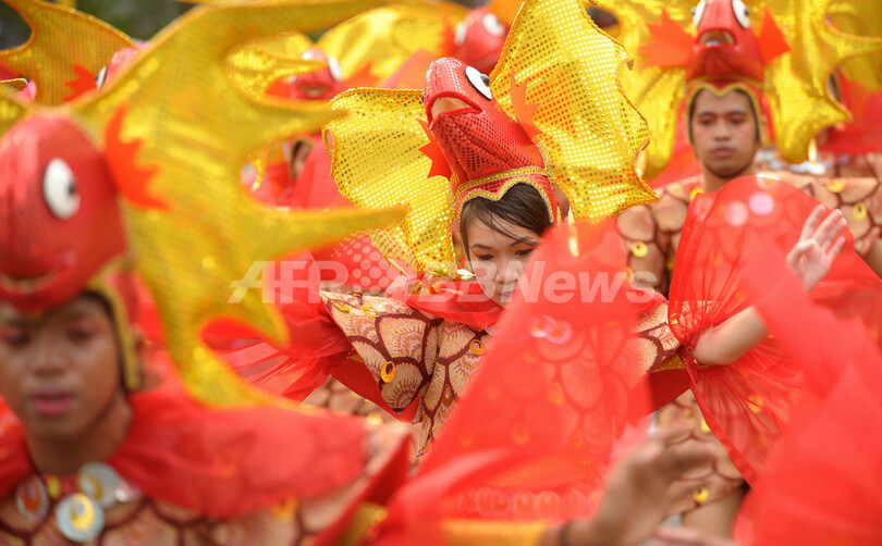 トラもシロクマも踊る！マニラの環境奇祭