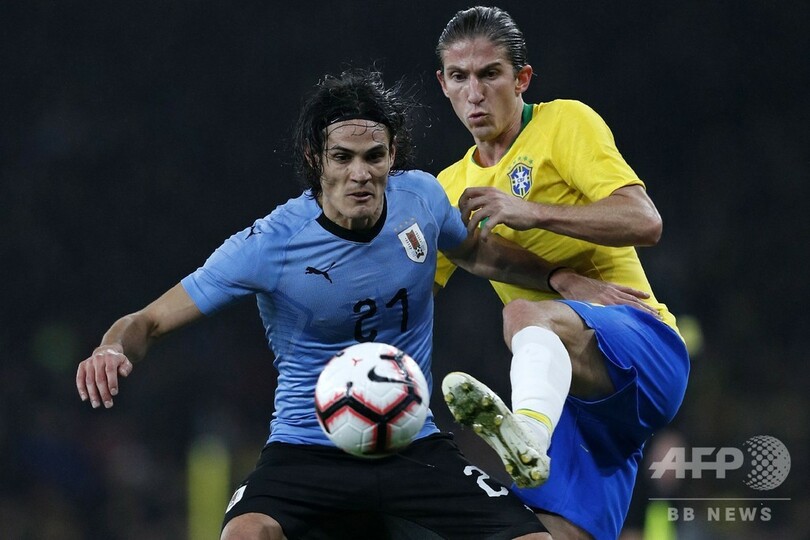 ブラジルがウルグアイとの激戦制す、疑惑PKをネイマールが決める