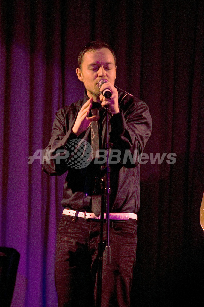 ダレン・ヘイズがNYのCanal Roomでパフォーマンスを披露