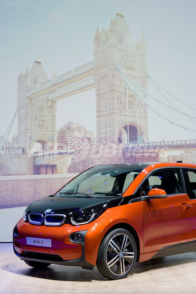 BMW、初の電気自動車を公開 来年日本発売予定