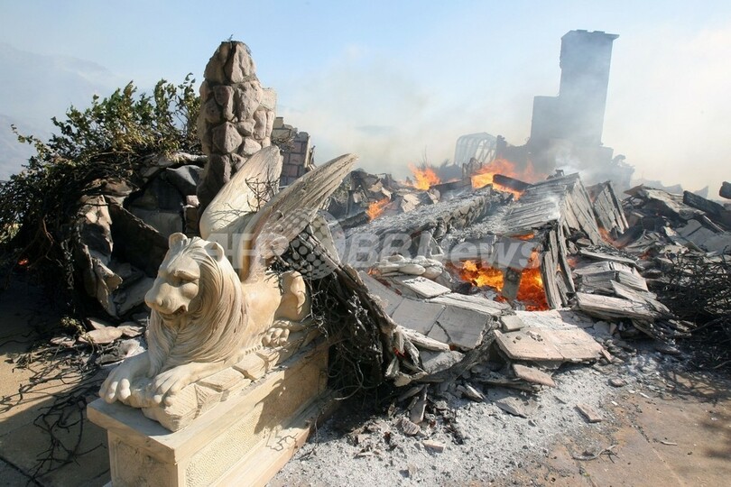 米高級住宅街マリブで山火事