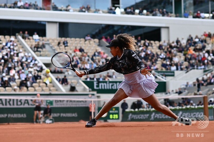 「人生で一番緊張した」、大坂が崖っぷちからの逆転で全仏初戦突破