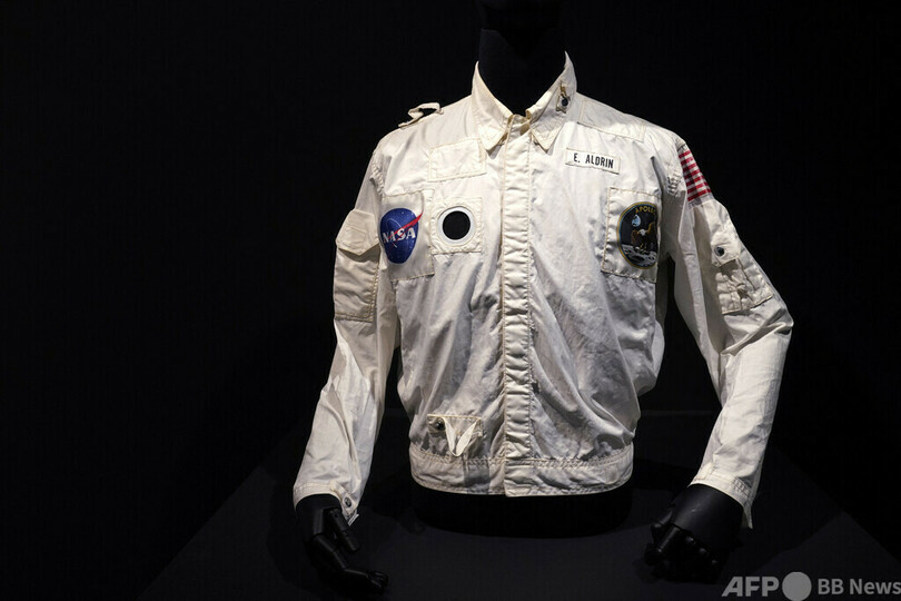 アポロ11号月面着陸オルドリン氏の船内服、3億7000万円で落札