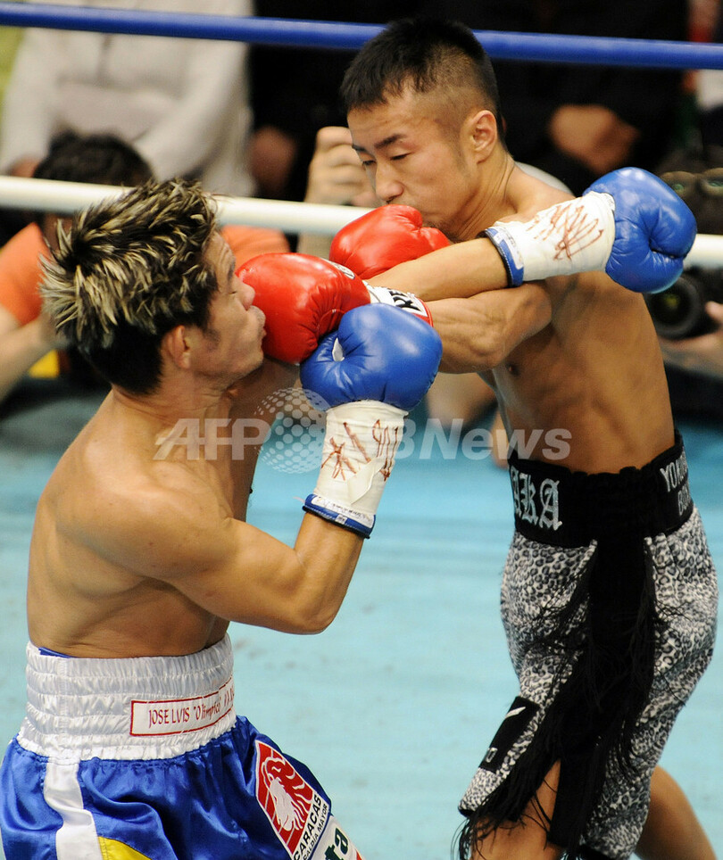 新井田 6回KO勝利で7度目の防衛に成功
