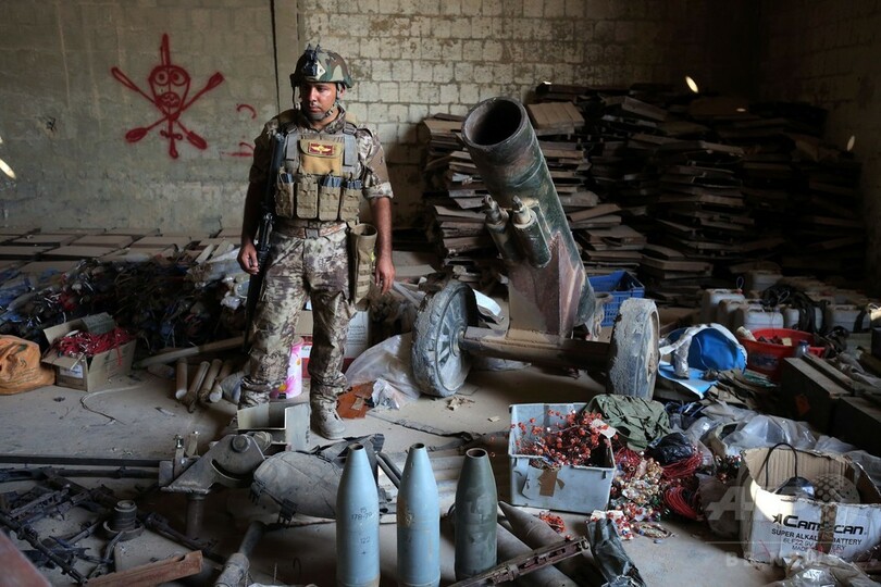 ファルージャにISが残した大量の武器弾薬を公開、イラク