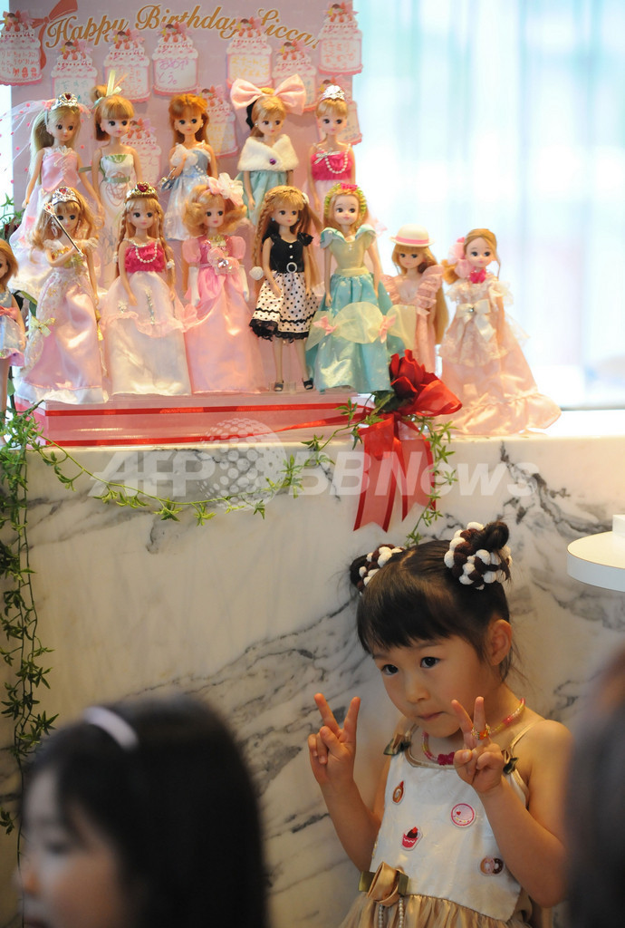 マカロン・ドレスのリカちゃん登場、ピエール・エルメ・パリ青山