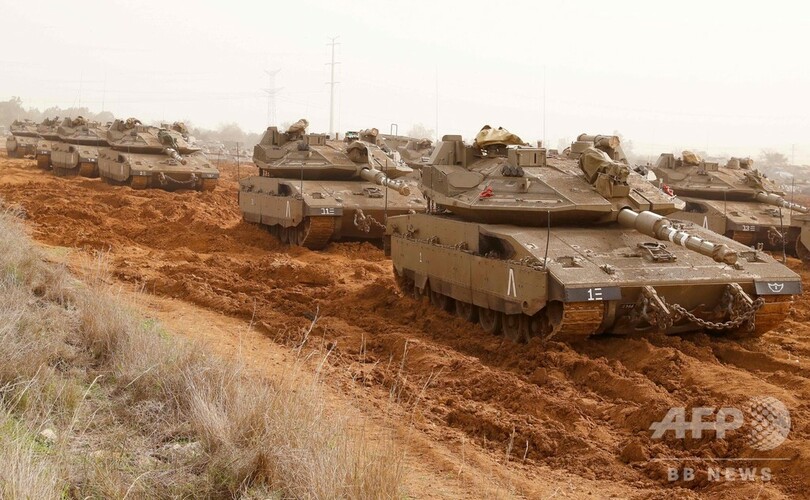 ガザ地区からロケット弾、イスラエル軍が戦車で報復 大規模デモの数時間後