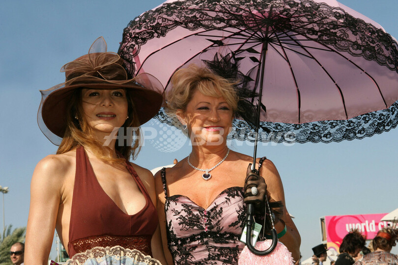 ＜ドバイワールドカップ2007＞帽子コンテストが開催 - UAE