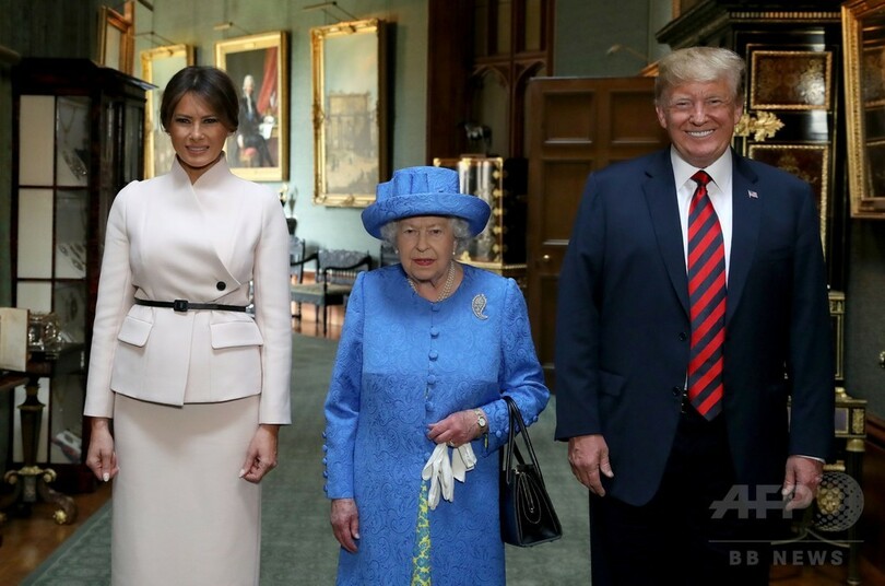 トランプ米大統領夫妻、エリザベス女王と面会