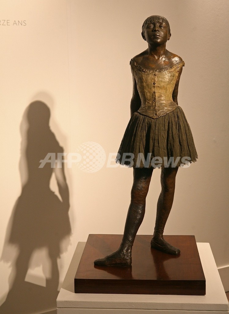 ドガの「踊り子」ブロンズ像、17億円で落札