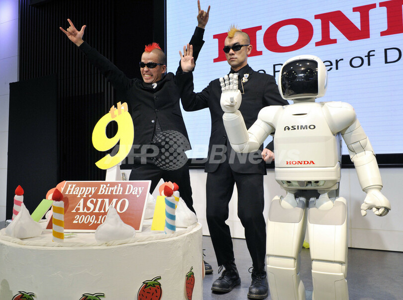 ホンダのASIMO、9歳に 都内でバースデーイベント