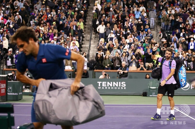 フェデラー、1時間足らずでワウリンカ一蹴 BNPパリバOP4回戦へ