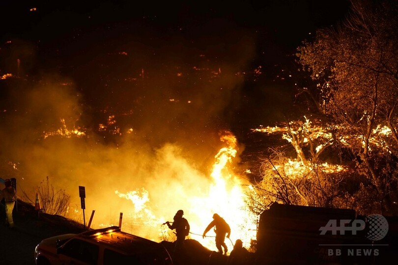 米加州の山火事、拡大続く 懸命の消火活動