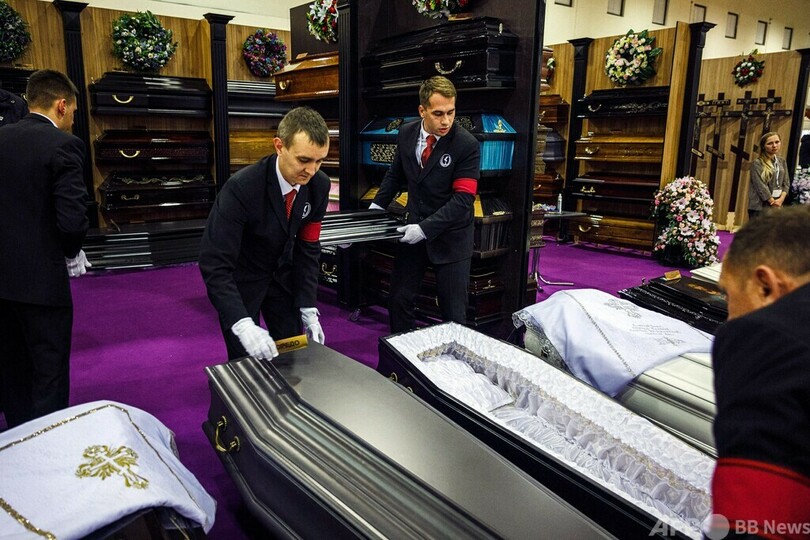 【今日の1枚】歩くひつぎ、モスクワの葬送展に登場