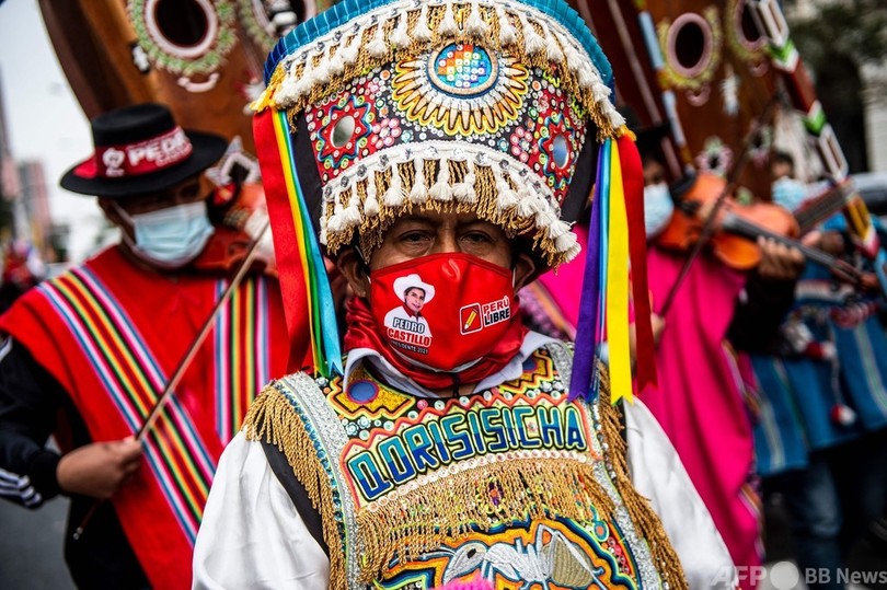 ペルー大統領選、カスティジョ氏が勝利宣言 フジモリ氏は20万票の無効主張