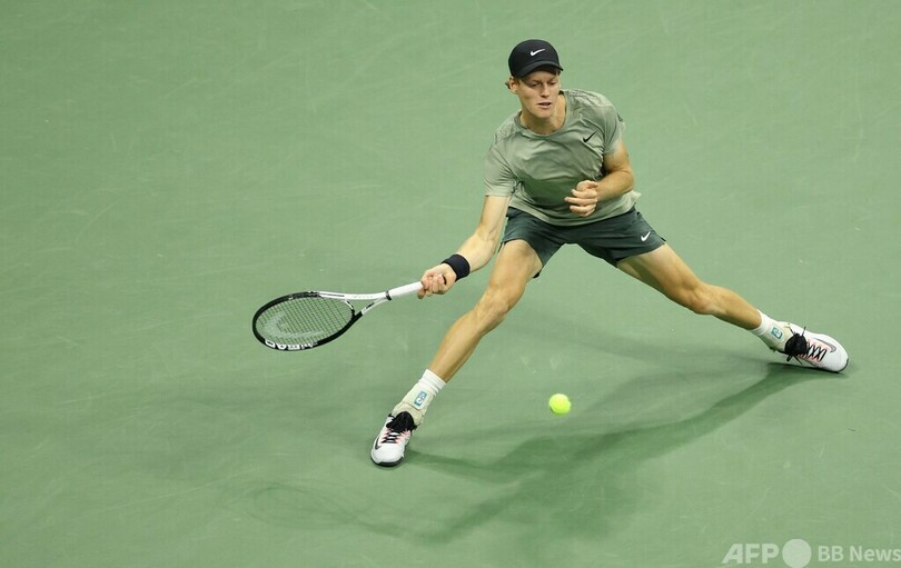 シナーが初の全米OP4強 メドベージェフ下す