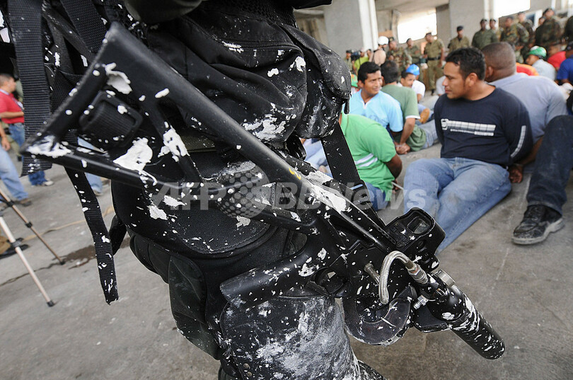 パナマで建設作業員のデモ、機動隊との衝突で負傷者も