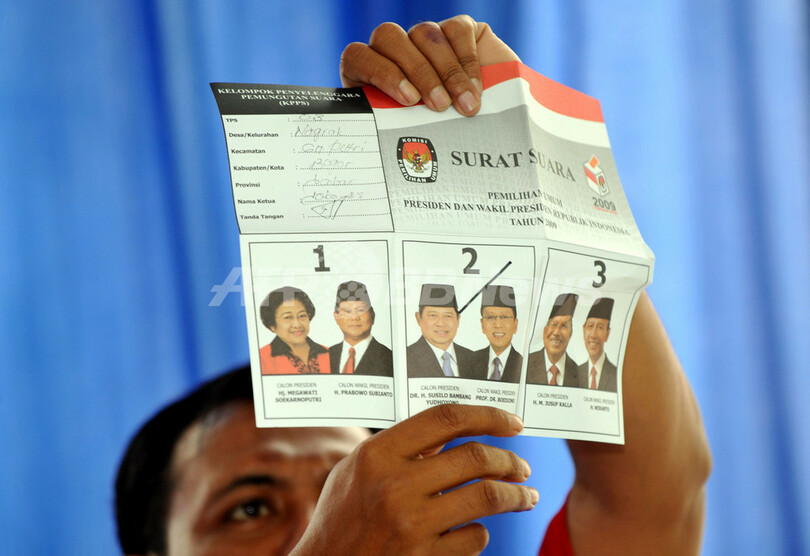インドネシア大統領選、出口調査で現職ユドヨノ氏が大幅リード