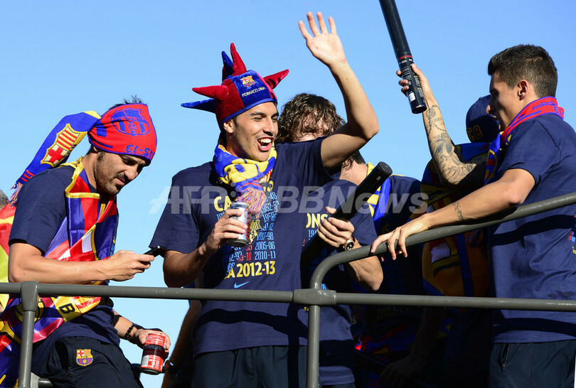 リーグ制覇のFCバルセロナが優勝パレード