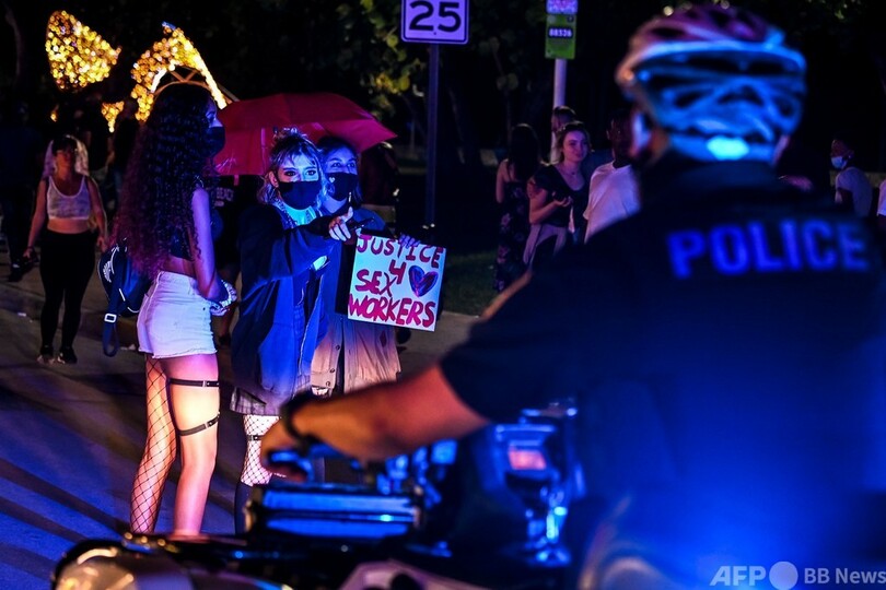 セックスワークの非犯罪化求める抗議運動「スラットウオーク」、米フロリダで開催