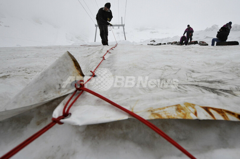 独最高峰の氷河に「日よけカバー」、地球温暖化に対抗