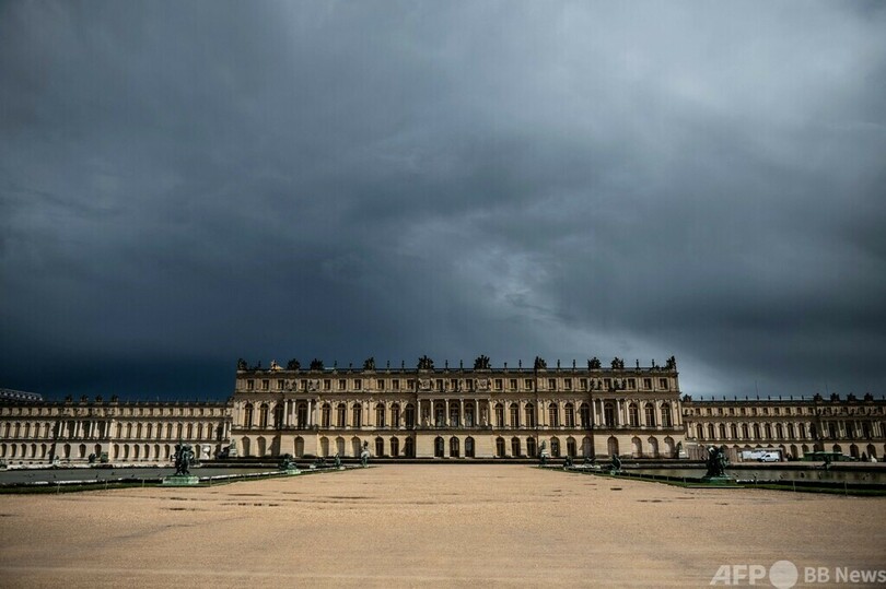 仏で爆弾脅迫相次ぐ 不満募らせる観光客、当局や業界も懸念