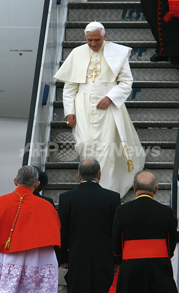 ローマ法王、ポーランドに到着 - ポーランド