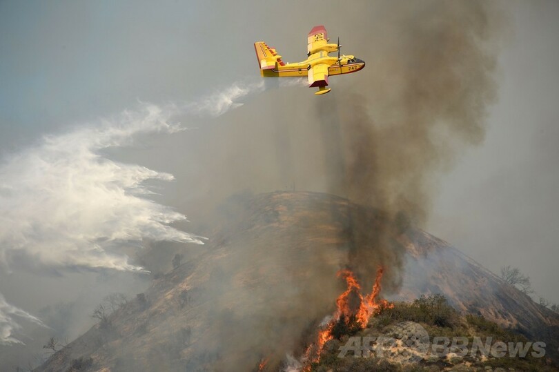 米LA郊外で山火事、900世帯避難 たき火原因か