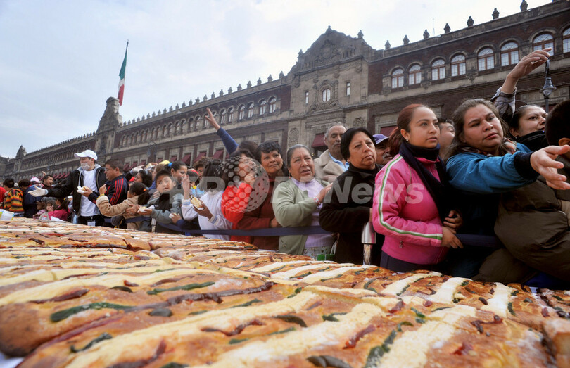 メキシコの公現祭、720メートルのパンが登場