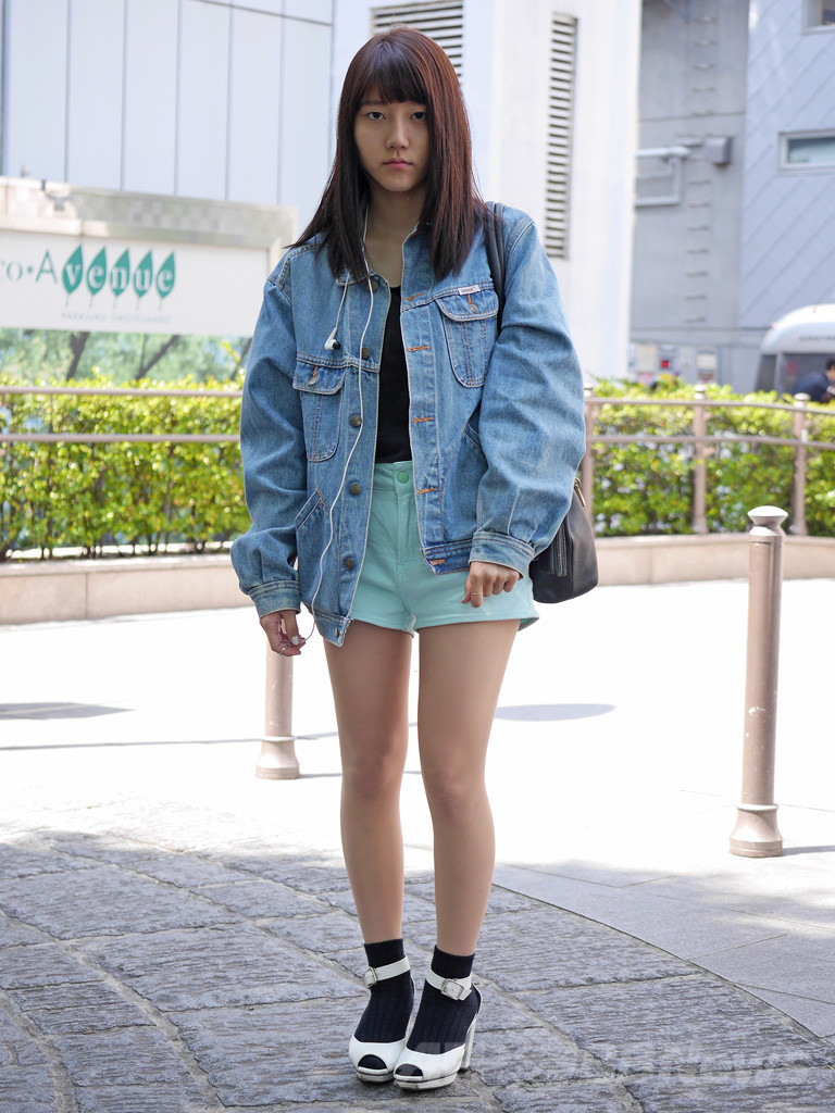 ＜トレンド＞ランウェイからストリートへ、「ヒール×ソックス」スタイルが浸透！？