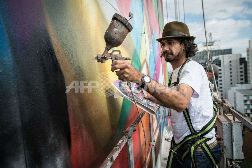 サンパウロのビルに巨匠建築家の巨大壁画