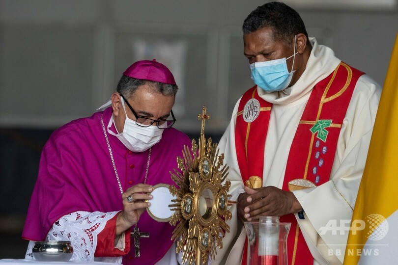 パナマ大司教、上空からカトリックの祭日を祝福 新型ウイルスで全教会閉鎖