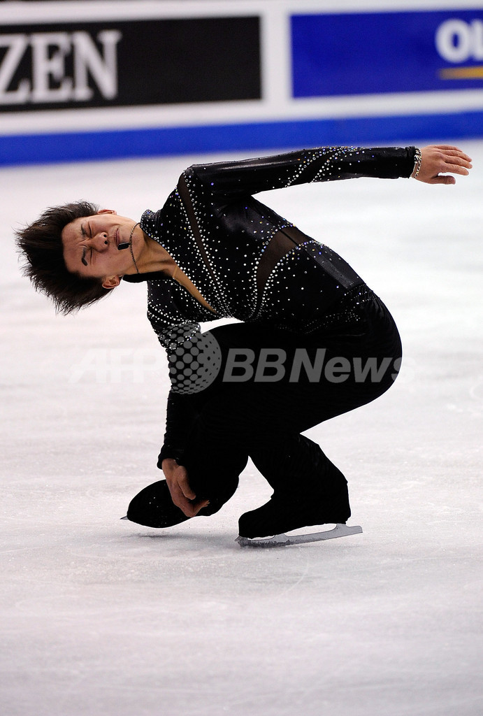ライサチェクが逆転優勝 小塚が6位 織田は7位に、世界フィギュア