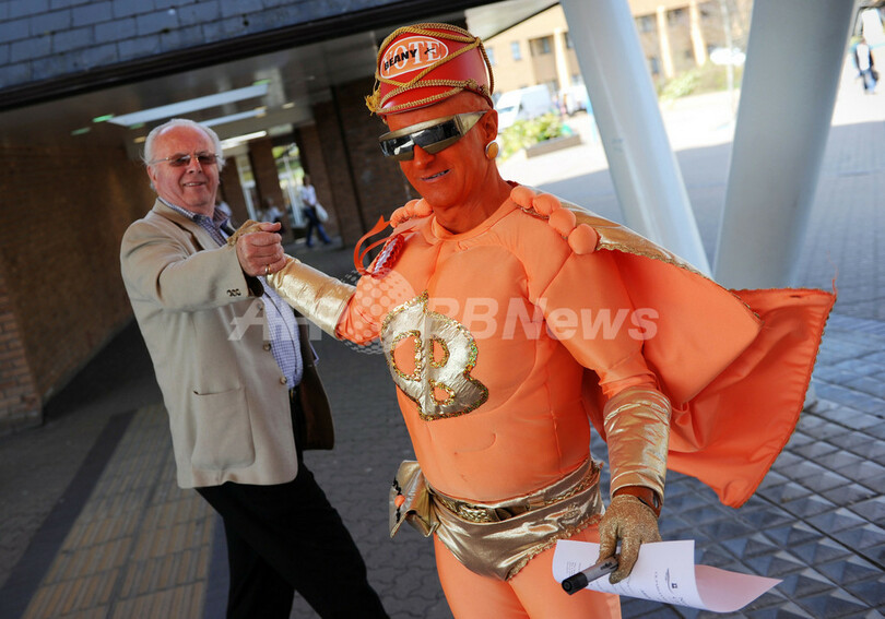 既存政治家やっつけろ！英総選挙に出馬した「ベークドビーンズの化身」