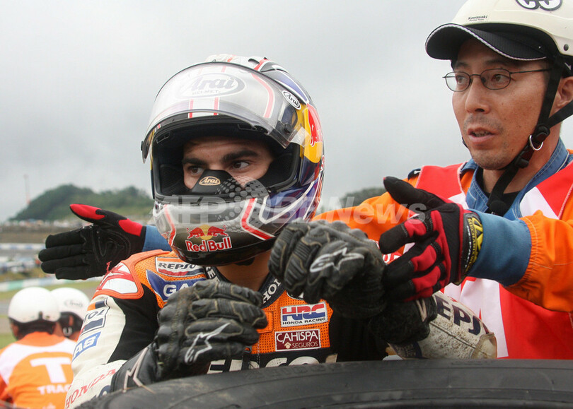 ペドロサ 転倒で無念のリタイアに終わる