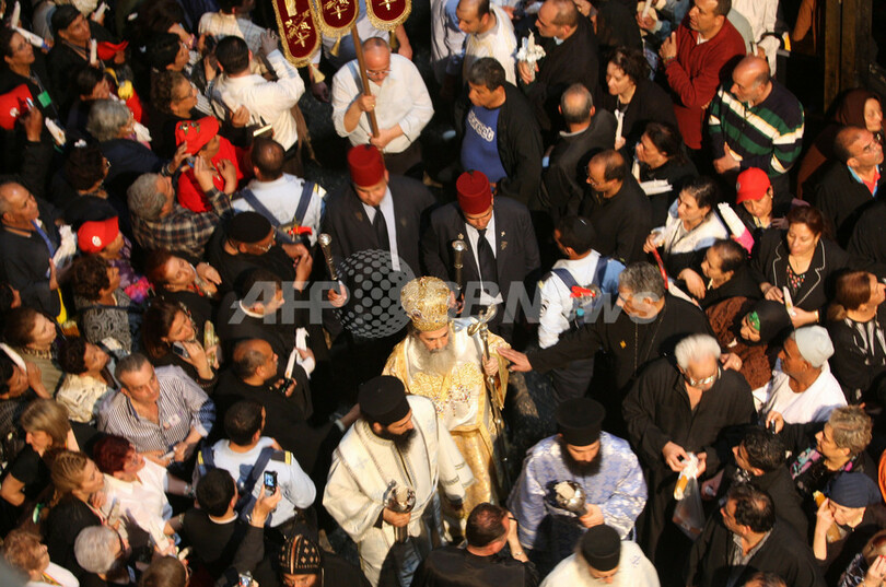 復活祭の「聖火の奇跡」、エルサレムの聖墳墓教会