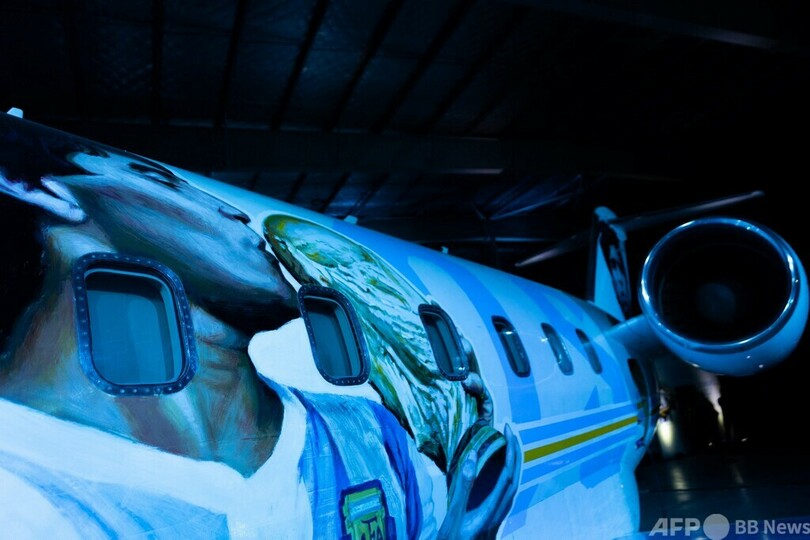 マラドーナ氏と大空へ…肖像デザインした旅客機登場 アルゼンチン