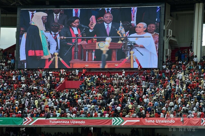 ケニア大統領、2期目の就任宣誓 抗議デモで2人死亡