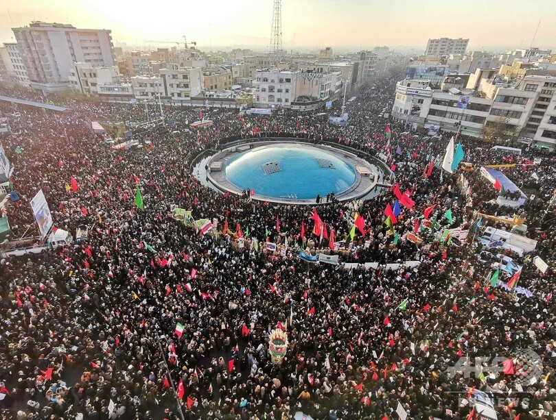 イラン指導者、司令官の死に涙 首都で「数百万人」追悼
