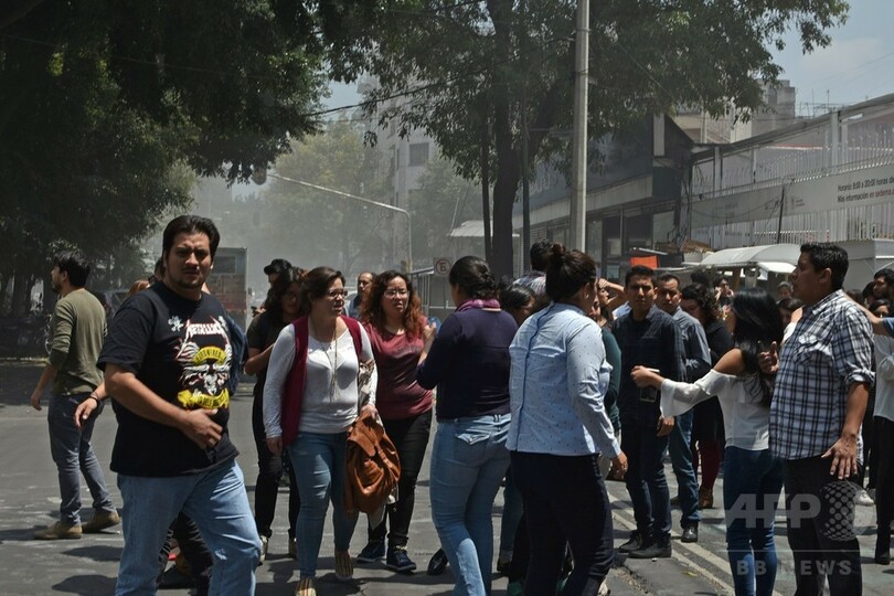 メキシコでM7.1の地震 100人超死亡、首都で複数の建物崩壊
