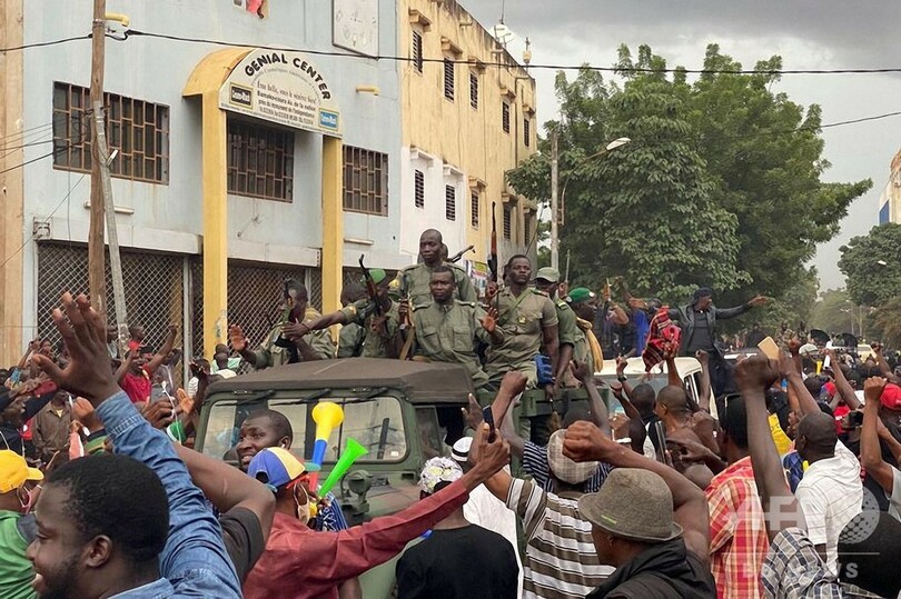 マリでクーデターか 反乱兵が大統領と首相拘束