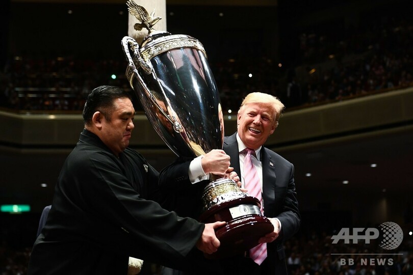 トランプ氏が大相撲夏場所を観戦、米大統領杯を授与