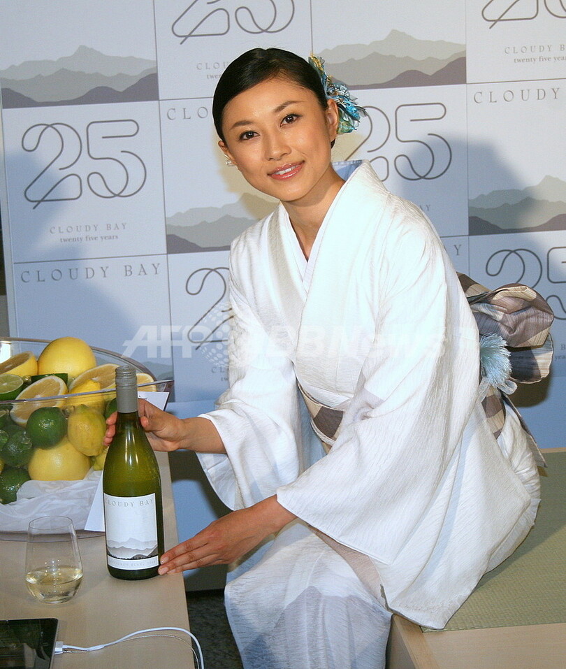 「クラウディー ベイ 夏の涼を呼ぶワイン」丸の内でキャンペーンを開催、発表会に菊川怜登場